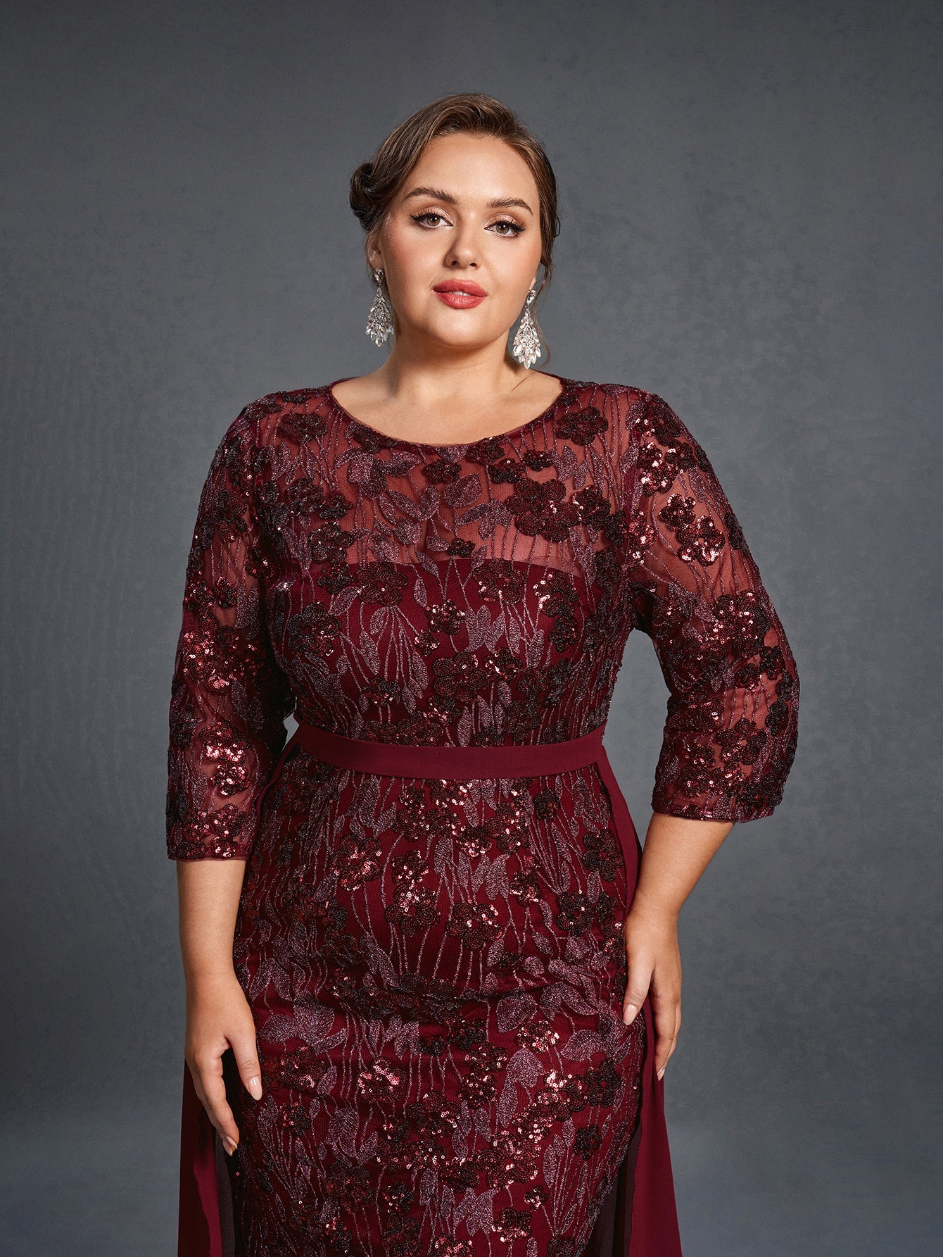 Plus Womens' Luxurious Evening Gown with Embroidered Sequin Detailing & Chiffon Skirt – Sculpted Bodice & Sheer Train for Formal Galas