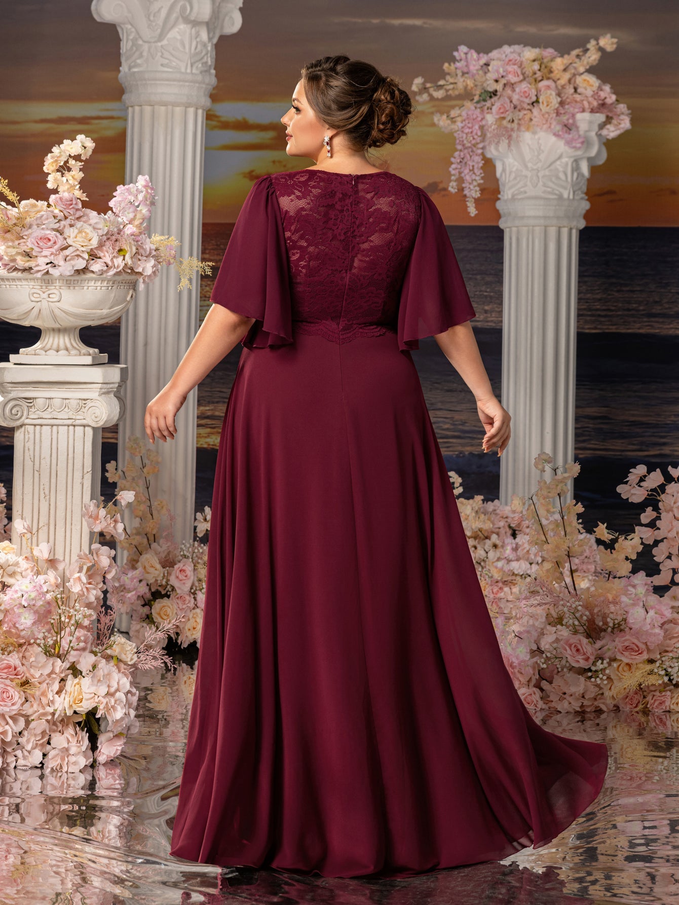 Plus Womens' ELegant Mother-of-the-Bride Gown: Lace Bodice with Chiff Curvepretty Plus Womens' ELegant Mother-of-the-Bride Gown: Lace Bodice with Chiff Curvepretty